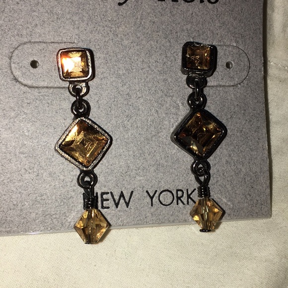 Dangly Earrings - Picture 3 of 4